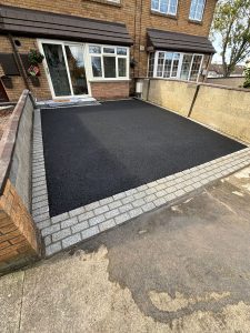 Front garden tarmac driveway with cobble border
